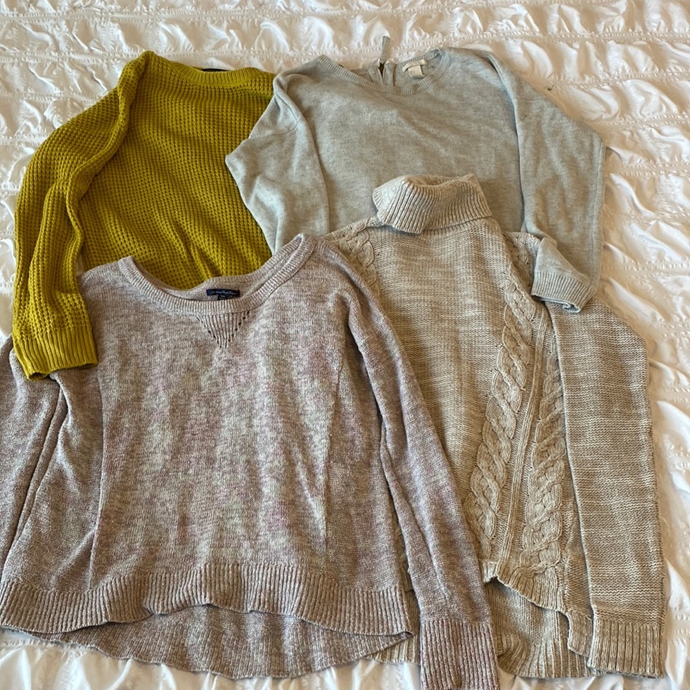 Sweater bundle size medium